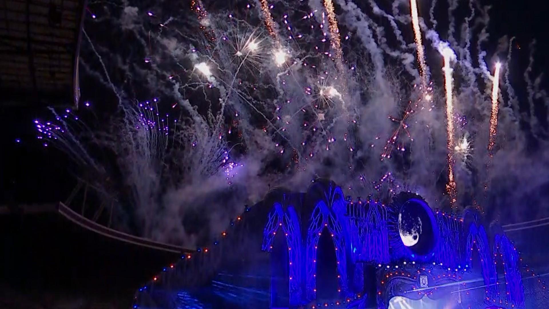 Finalul festivalului Untold, marcat cu artificii şi jocuri de lumini. Peste 300.000 de fani au participat în acest an la eveniment