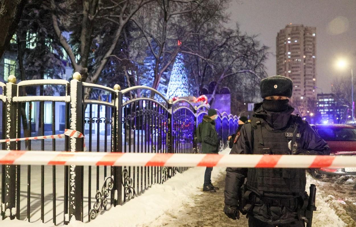 Atac armat la Moscova. Un fost militar a dechis focul pentru că i s-a cerut să poarte masca. Două persoane au murit
