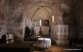 Urmele de lup descoperite pe pardoseala celei mai vechi biserici din România VIDEO