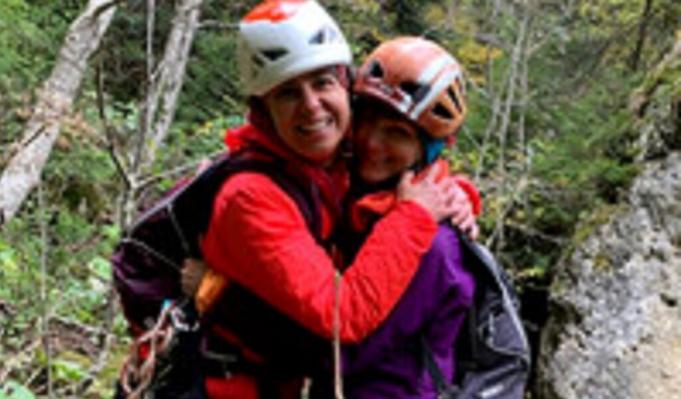 Urlet de durere ale mamei Silviei, tânăra care și-a găsit sfârșitul în munții Bucegi: &#8222;De ce nu te întorci acasă?&#8221;. Trupul alpinistei de 38 de ani nu a putut fi recuperat nici după 13 zile de la tragedie