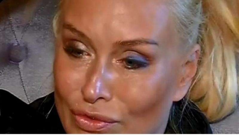 Cea mai cunoscută amantă din România, umilită public. „Ferească Dumnezeu, ce s-a întâmplat cu fața ta?”
