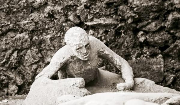 Genomul uman al unei victime din Pompeii a fost secvențiat, în premieră. Detaliul inedit descoperit de experți