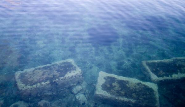 Experții au descoperit „drumul de cărămizi galbene” pe fundul Oceanului Pacific. Cum ar fi apărut la o adâncime de peste 3.000 de metri