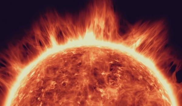 O pată solară enormă îndreptată către Pământ și-a dublat mărimea în 24 de ore. Ce efecte ar putea avea pe planetă