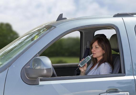 Alcoollock – dispozitivul care blocheaza motorul daca detecteaza vapori de alcool in masina