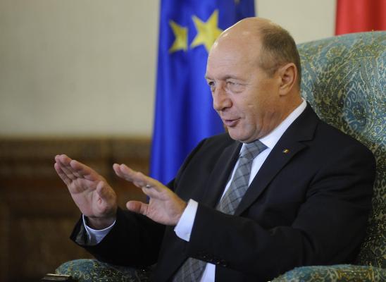Traian Basescu ataca la CCR Statutul parlamentarilor