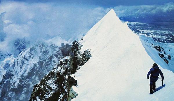 Tragedie în Himalaya: 17 alpinişti morți