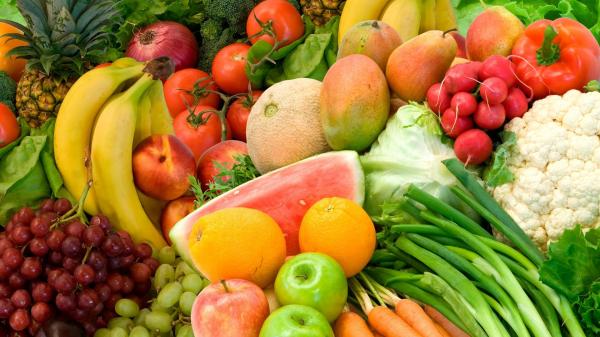 O veste bună! TVA-ul la legume şi fructe ar putea scădea