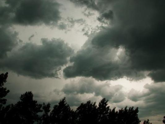 Furtunile pun stăpânire pe România! Week-end-ul va fi stricat de ploi în toată țara
