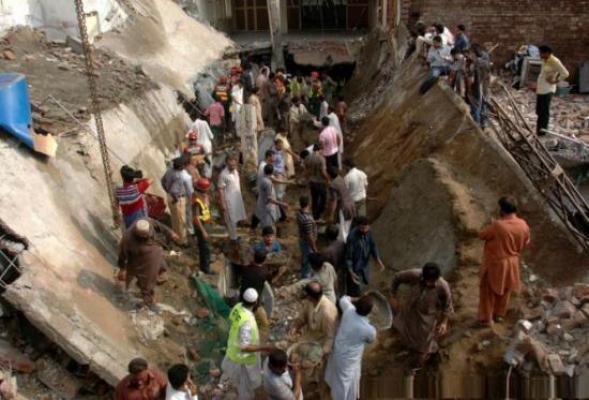 TRAGEDIE! O moschee s-a prăbuşit în Pakistan. Cel puţin 24 de persoane au murit
