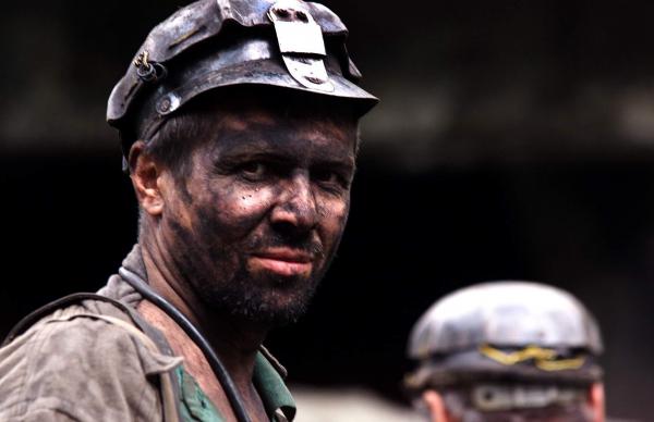 Accident minier! Peste 30 de mineri, blocaţi în subteran