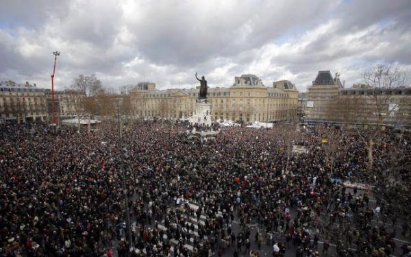 Mulțimi de oameni se strâng din toate colțurile Parisului către punctul de plecare al Marșului solidarității