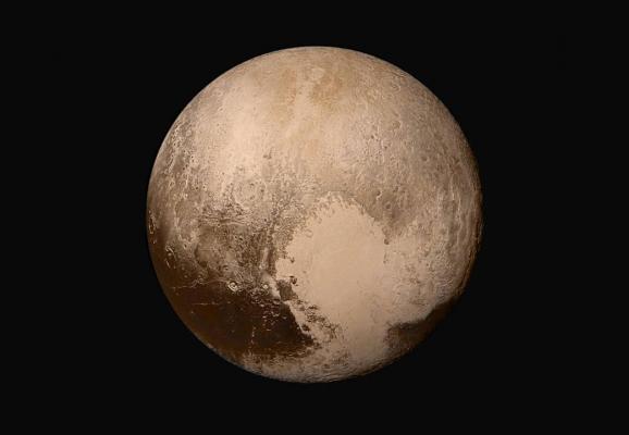 NASA a anunţat noua descoperire despre Pluto: „Cer” ALBASTRU şi regiuni de APĂ ÎNGHEŢATĂ