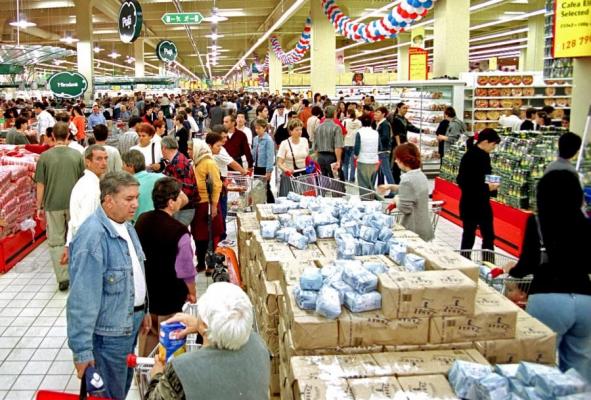 PROGRAMUL hipermarketurilor şi mall-urilor din Bucureşti de Anul Nou
