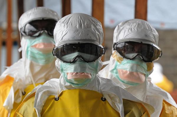 Ebola: A fost depășit pragul de 10.000 de decese
