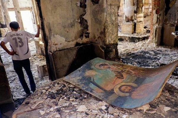 Biserici şi icoane, distruse, cruci înlocuite cu steagul Statului Islamic