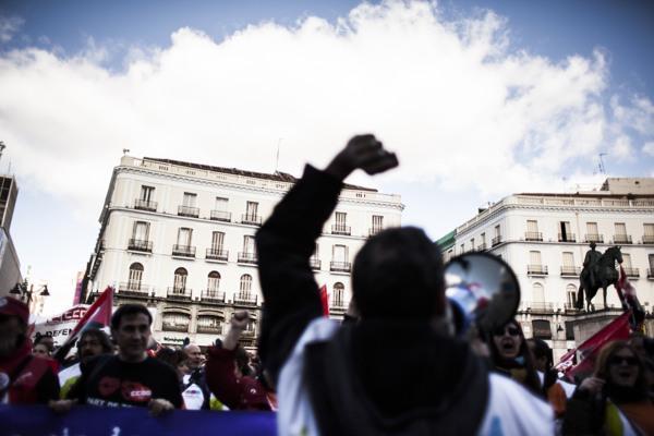 Madrid: Zeci de mii de persoane au manifestat pentru "demnitate" și împotriva austerității
