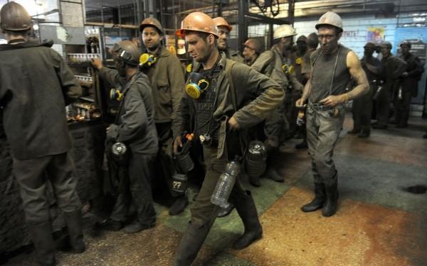 Explozie la o mină de cărbune din Doneţk. Zeci de oameni sunt blocaţi în subteran: peste 30 de oameni au murit