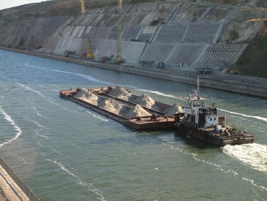 Germania: O navă cargo românească a eşuat. Navigaţia pe Dunăre, blocată