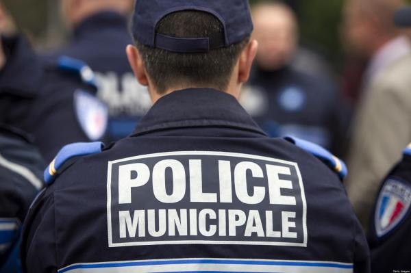Franța: Un liceu a fost evacuat ca urmare a unei amenințări cu bombă postate pe Twitter