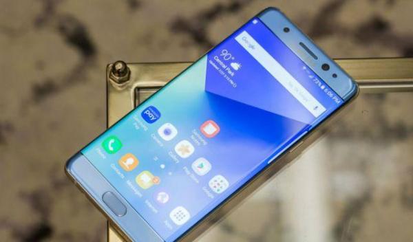 SCANDALUL Galaxy Note 7: Câţi clienţi ar putea pierde Samsung în favoarea Apple