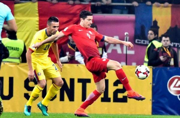 România - Polonia, scor 0-3, în preliminariile CM-2018. Meciul a fost marcat de numeroase incidente: Fanii dinamovişti s-au bătut cu cei polonezi. Numeroase petarde au fost aruncate în teren