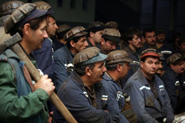 Nemulţumiţi că nu şi-au primit salariile, minerii de la Mina Paroşeni din Valea Jiului s-au blocat în subteran