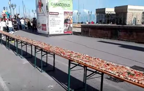 RECORD ABSOLUT: A fost realizată cea mai lungă pizza din lume. Are 1,8 kilometri! (VIDEO)