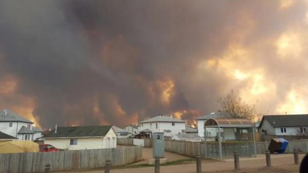 Canada: Peste 80.000 de sinistrați în urma incendiilor de vegetație din provincia Alberta
