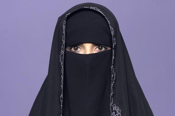 ANUNŢ fără precedent în Germania: Vălul islamic ar putea fi INTERZIS