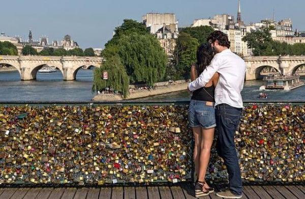 "Lacătele dragostei", INTERZISE la Paris. De ce au luat autorităţile această măsură extremă (FOTO)