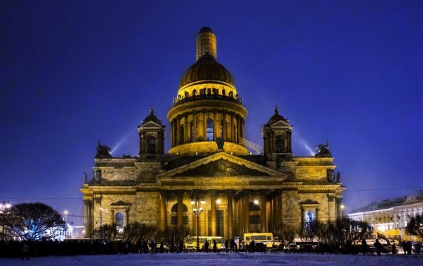 DECIZIE controversată: O catedrală acoperită cu 100 de kilograme de AUR CURAT va fi cedată Bisericii Ortodoxe Ruse. GALERIE FOTO impresionantă