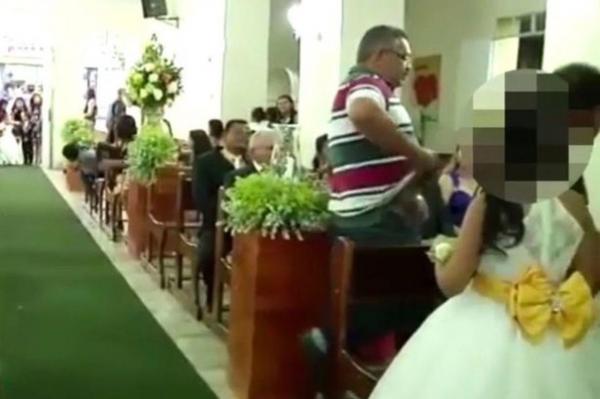 VIDEO ŞOCANT. BAIE DE SÂNGE la o nuntă: Trei invitaţi au fost împuşcaţi chiar în momentul în care mireasa ajunge la altar