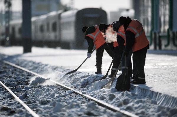 Zeci de trenuri anulate, din pricina condiţiilor de iarnă