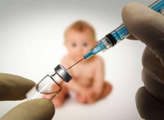Legea vaccinării obligatorii a fost ADOPTATĂ de Senat! Proiectul prevede amenzi de până la 10.000 de lei pentru părinţi