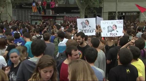 Proteste URIAȘE la Barcelona. Manifestanții au blocat toate drumurile, orașul e paralizat (VIDEO)