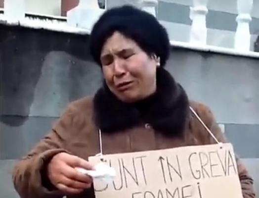 IMAGINI DRAMATICE în România! O mamă îşi strigă durerea după ce propriul fiu a dat-o afară din casă. Femeia a recurs la un gest extrem (VIDEO)