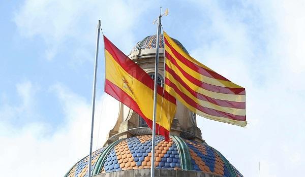 Curtea Constituţională din Spania suspendă declaraţia de independenţă a Cataloniei