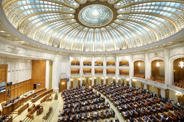 Salariile din Parlamentul României, de la mic la mare. Secretarul general ar câştiga mai bine decât preşedintele Iohannis