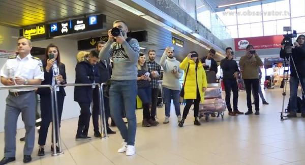 Surpriză de proporţii pe aeroportul Otopeni, de Ziua Naţională. Sute de pasageri au rămas impresionați: "Nu mă aşteptam la aşa ceva!" (VIDEO)