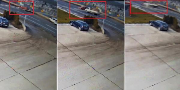 Accident filmat pe centura Buzăului. Şoferul unui Opel face o manevră total bizară, fiind spulberat de o maşină care căra lemne (Video)