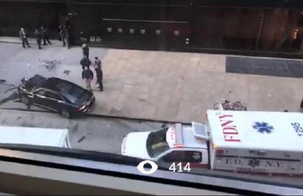 Incident în Manhattan! O mașină a intrat în trecători, rănind trei persoane