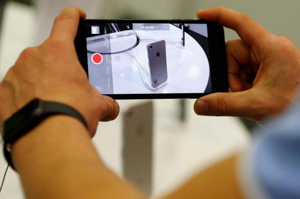 Iphone8 va revoluţiona lumea fotografiei. Ce dotări va avea telefonul şi cât ar putea costa produsul
