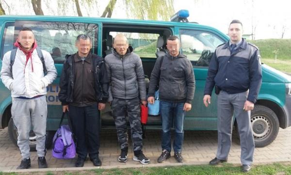 Patru albanezi care aveau INTERDICŢIE în Spaţiul Schengen voiau să intre pe jos în România. Au fost opriţi la graniţa cu Serbia