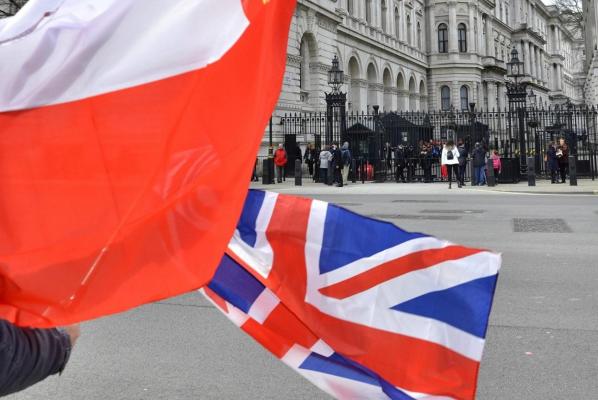 CUTREMUR în economia Marii Britanii după declanşarea Brexit: Cum vor fi AFECTAŢI românii care lucrează în Anglia