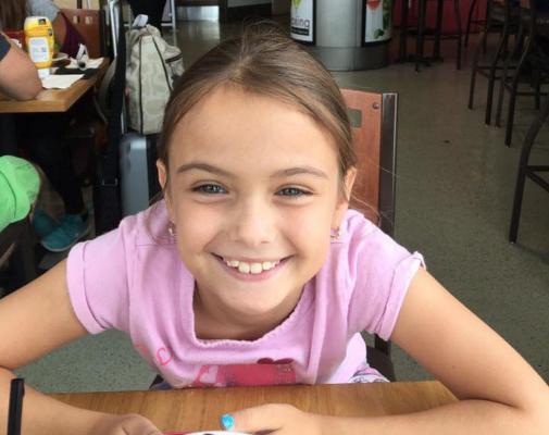 EMOŢIONANT! Drama unei fetiţe românce de opt ani, cu o tumoră cât o MINGE DE TENIS în zona gâtului, a impresionat-o pe Simona Halep. Ce mesaj i-a trimis jucătoarea (VIDEO)
