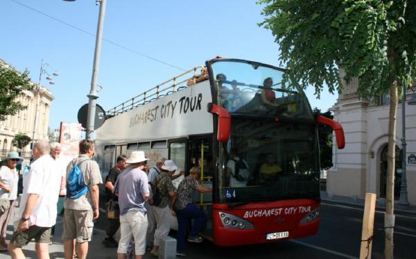 Autobuzele supraetajate, din nou în trafic! Cât costă să vezi Bucureştiul de la înălţime