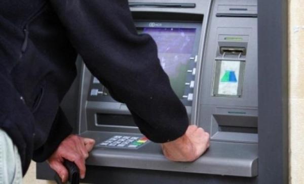 SUMA FABULOASĂ furată de doi ROMÂNI din bancomatele din Marea Britanie! Poliţiştii au rămas MUŢI DE UIMIRE