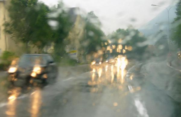 Alertă de vreme rea în Moldova! Meteorologii au emis cod galben de ploi şi vijelii