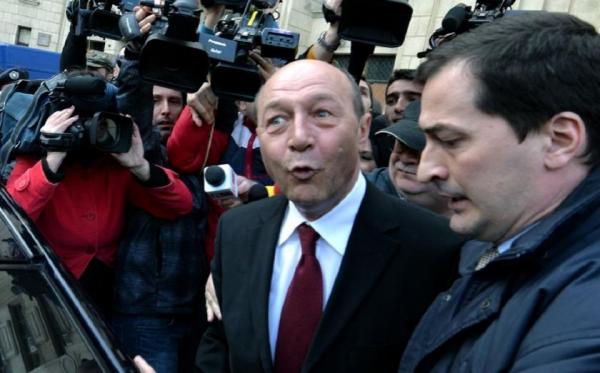 Traian Băsescu, atac FĂRĂ PRECEDENT: "Există riscul să facă p... pe ea"